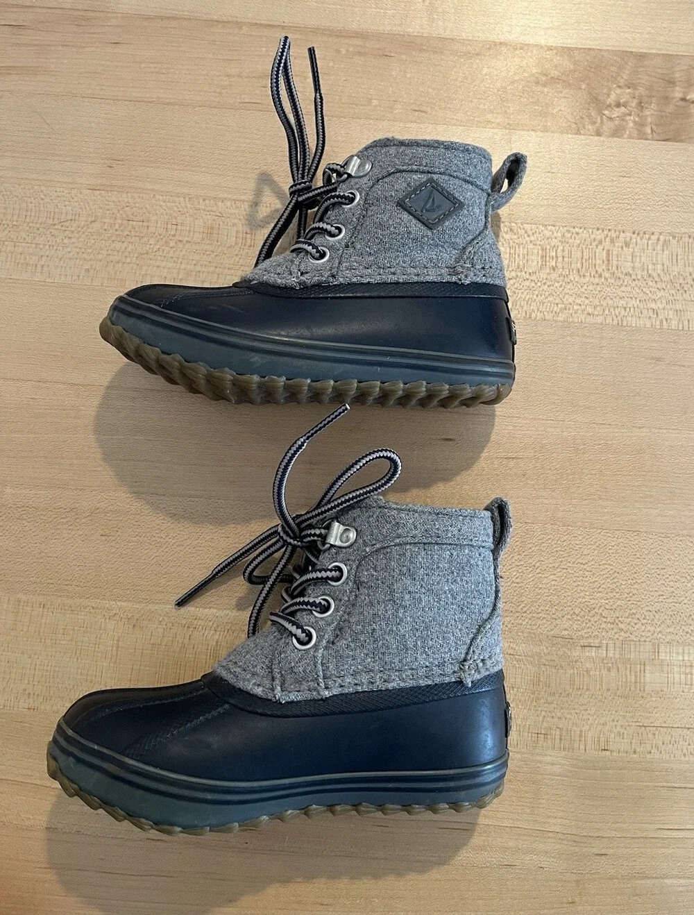 Sperry navy kid’s top